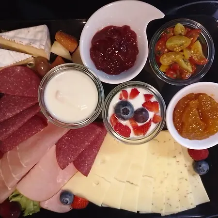 Tiffany בית הארחה 3*